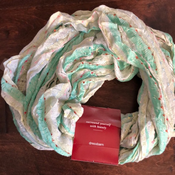 Loop Scarf - Picture 2 of 4